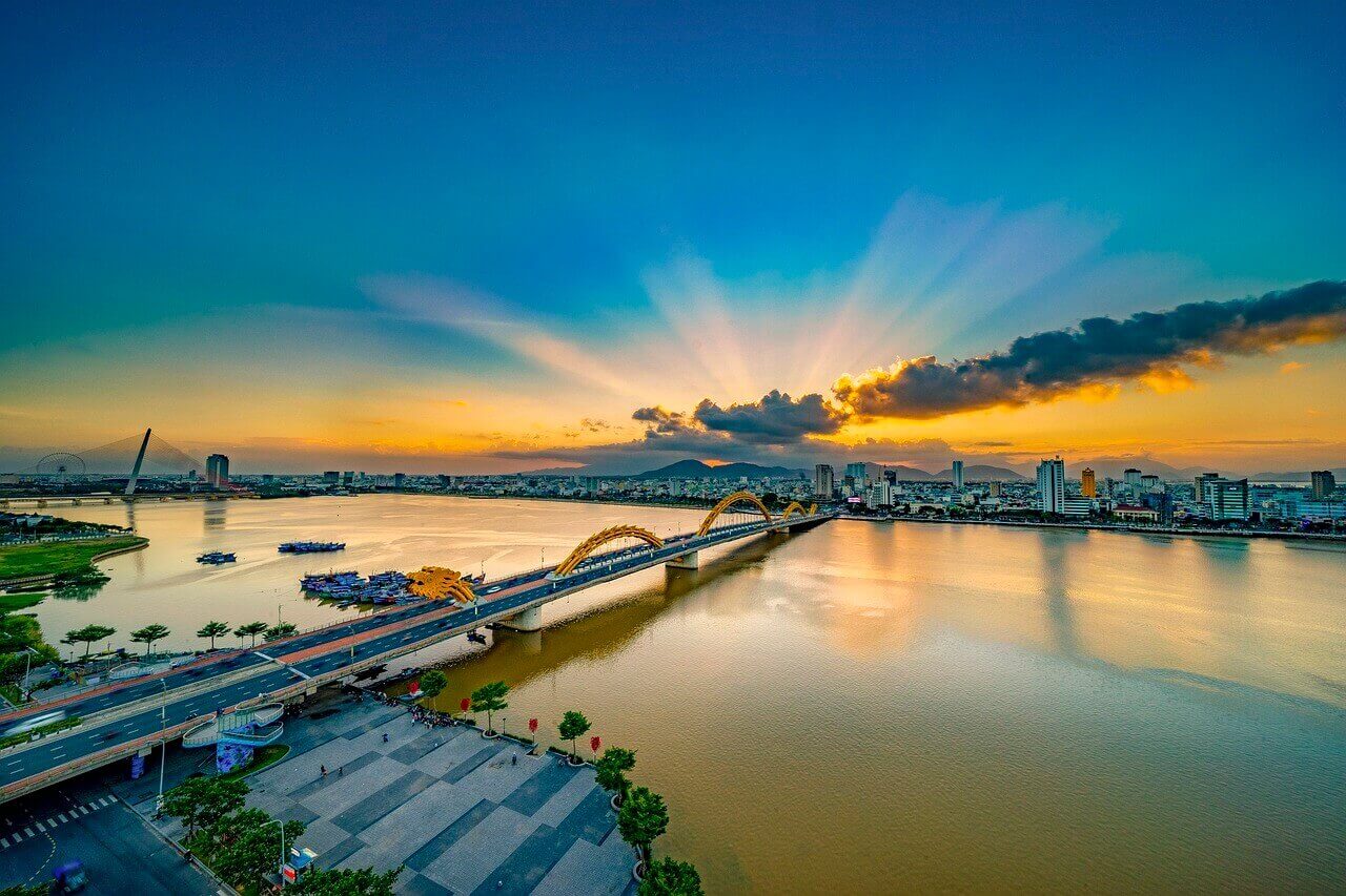 Joyful_Vietnam_With_Ho_Chi_Minh_City.jpg