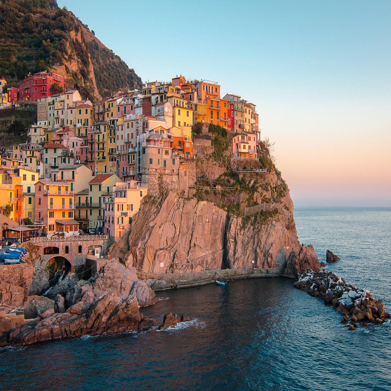 cinque-terre-2670762_1280.jpg